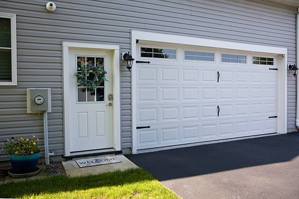 24/7 Emergency Garage Door Panel Replacement experts in Forest Lake, MN